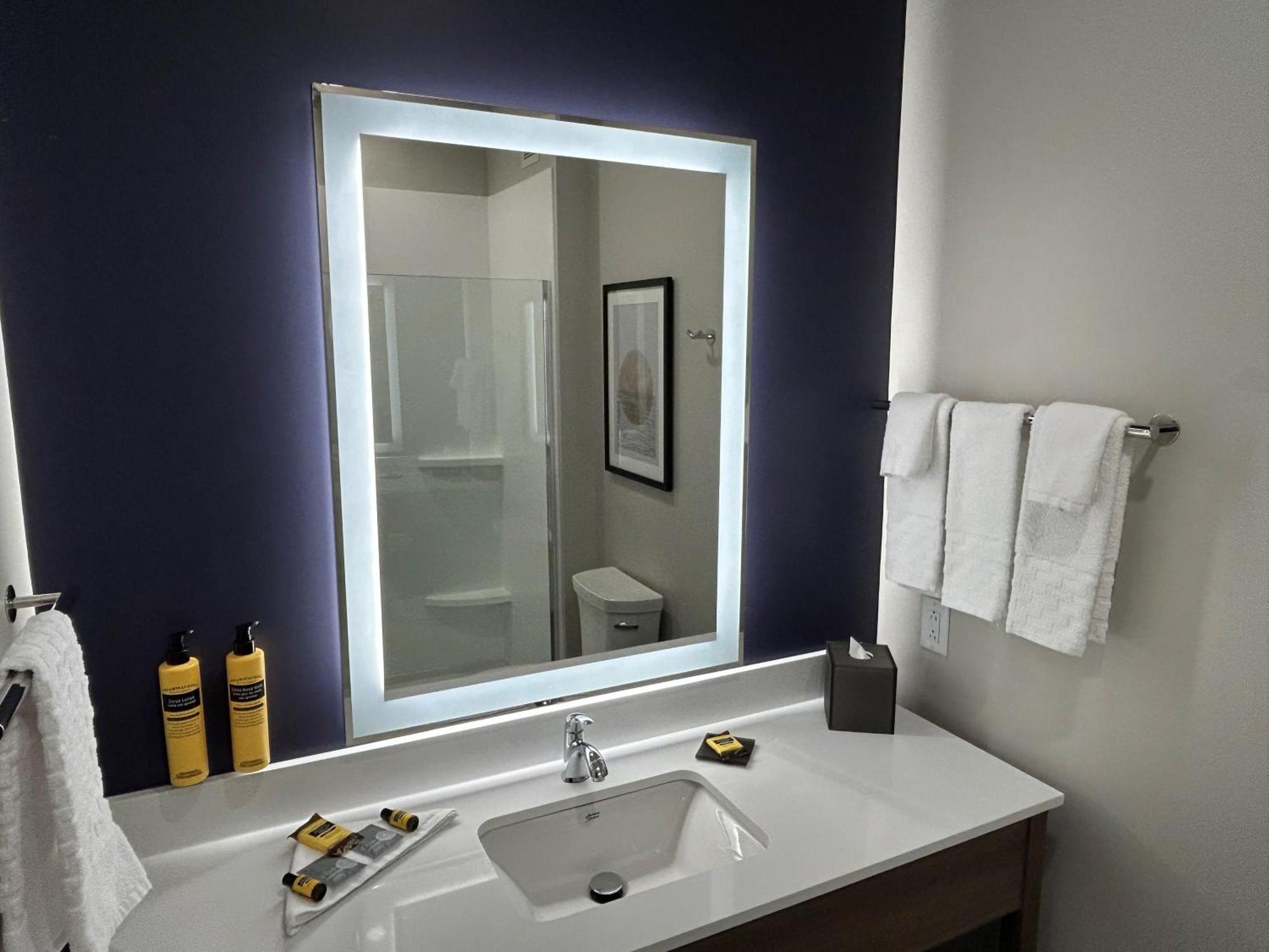 Best Western Plus Marquette Hotel & Suites Exterior photo