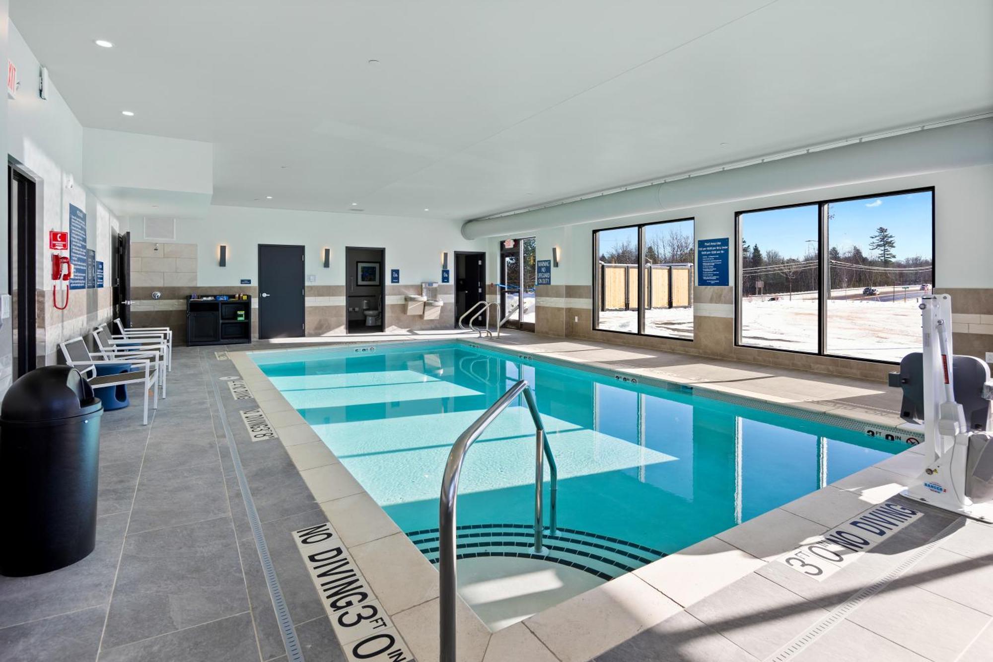 Best Western Plus Marquette Hotel & Suites Exterior photo